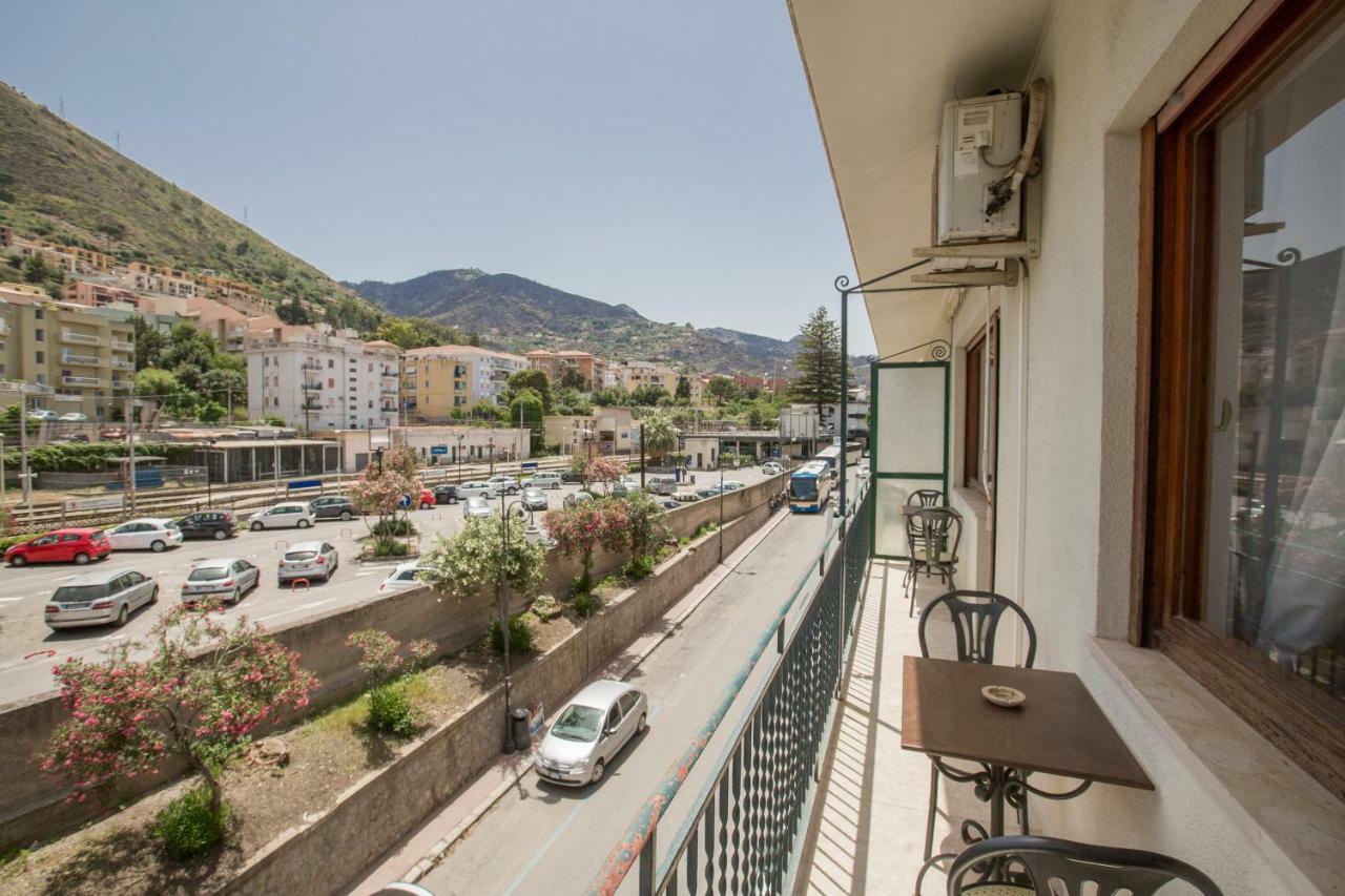 Mia Guesthouse Чефалу Екстер'єр фото